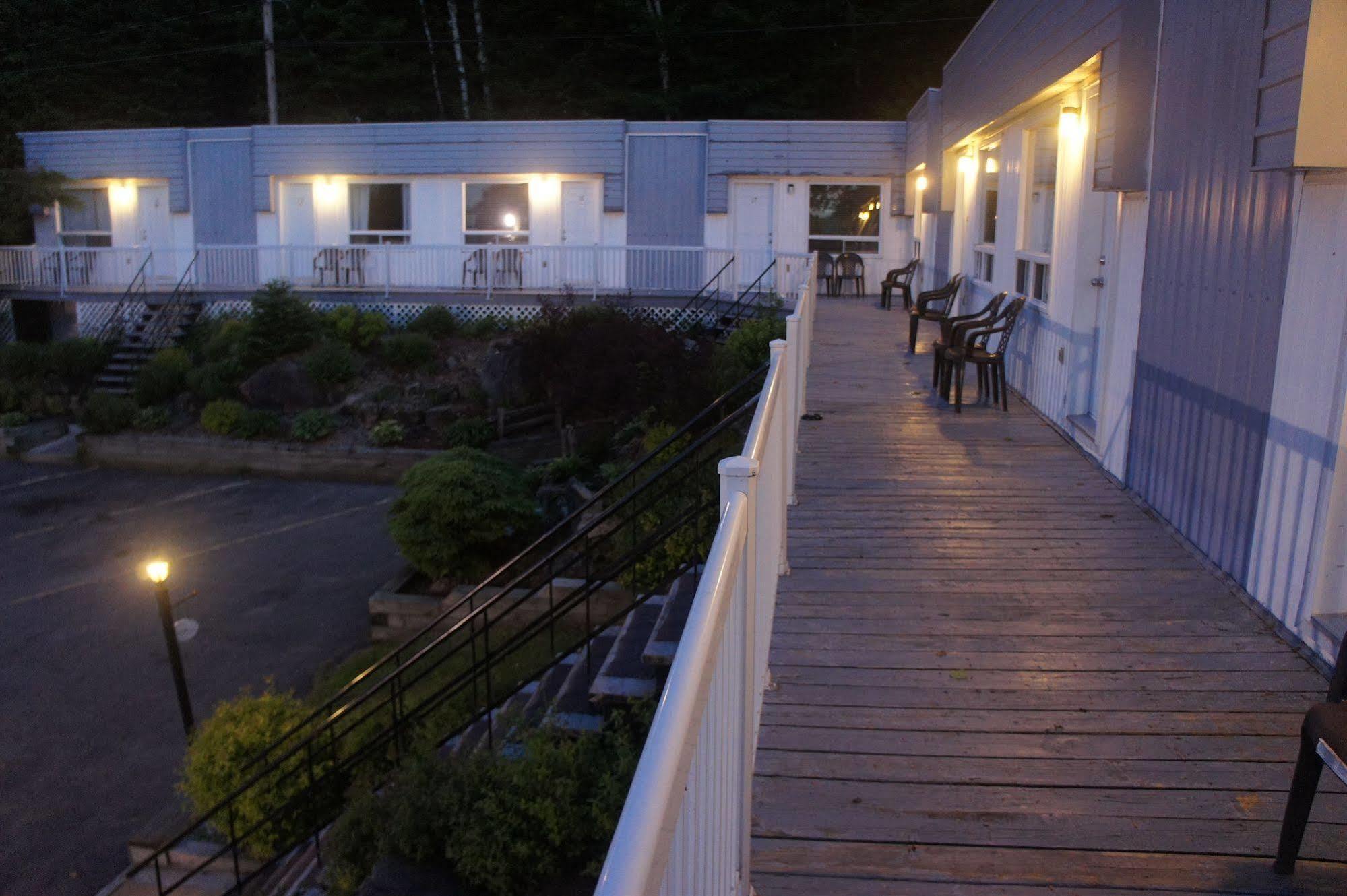 Motel Clair Mont Сент-Агат-де-Мон Экстерьер фото